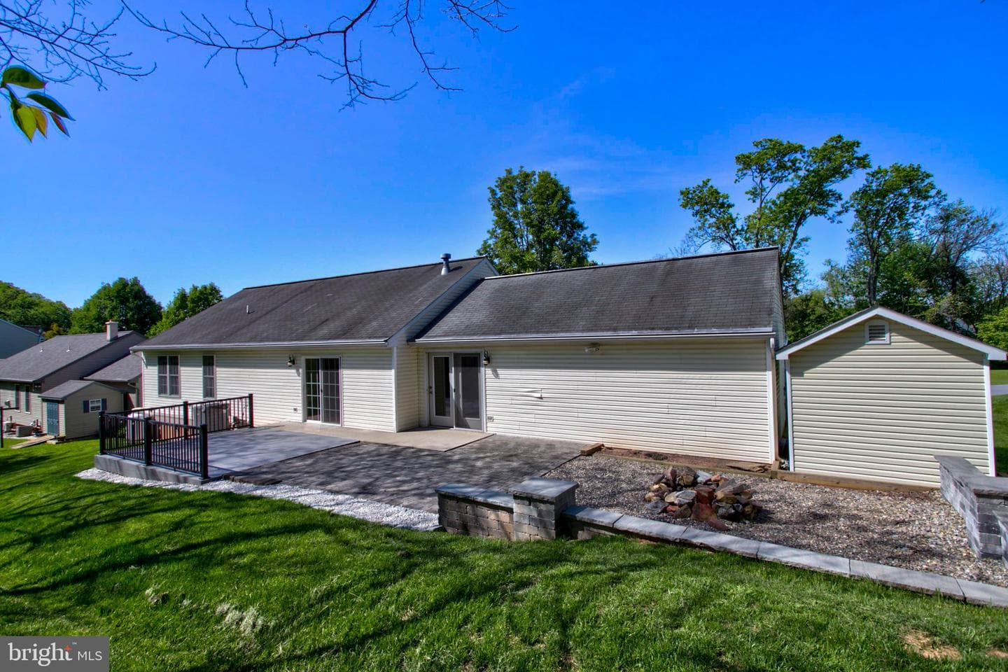 112 Commodore Drive photo 33