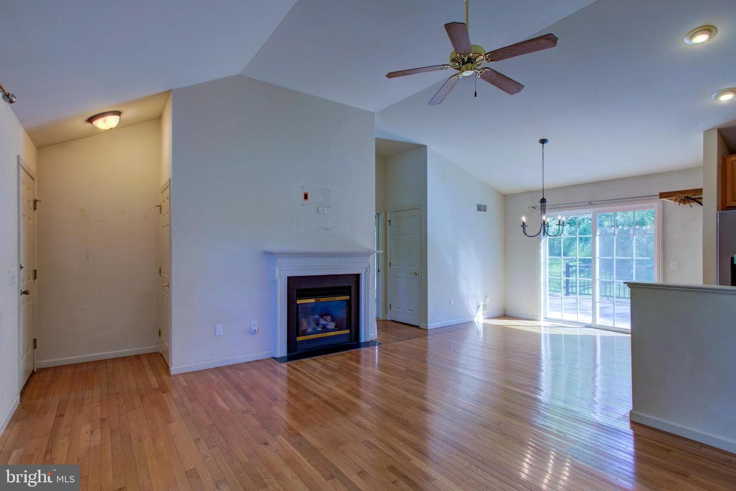 112 Commodore Drive photo 5