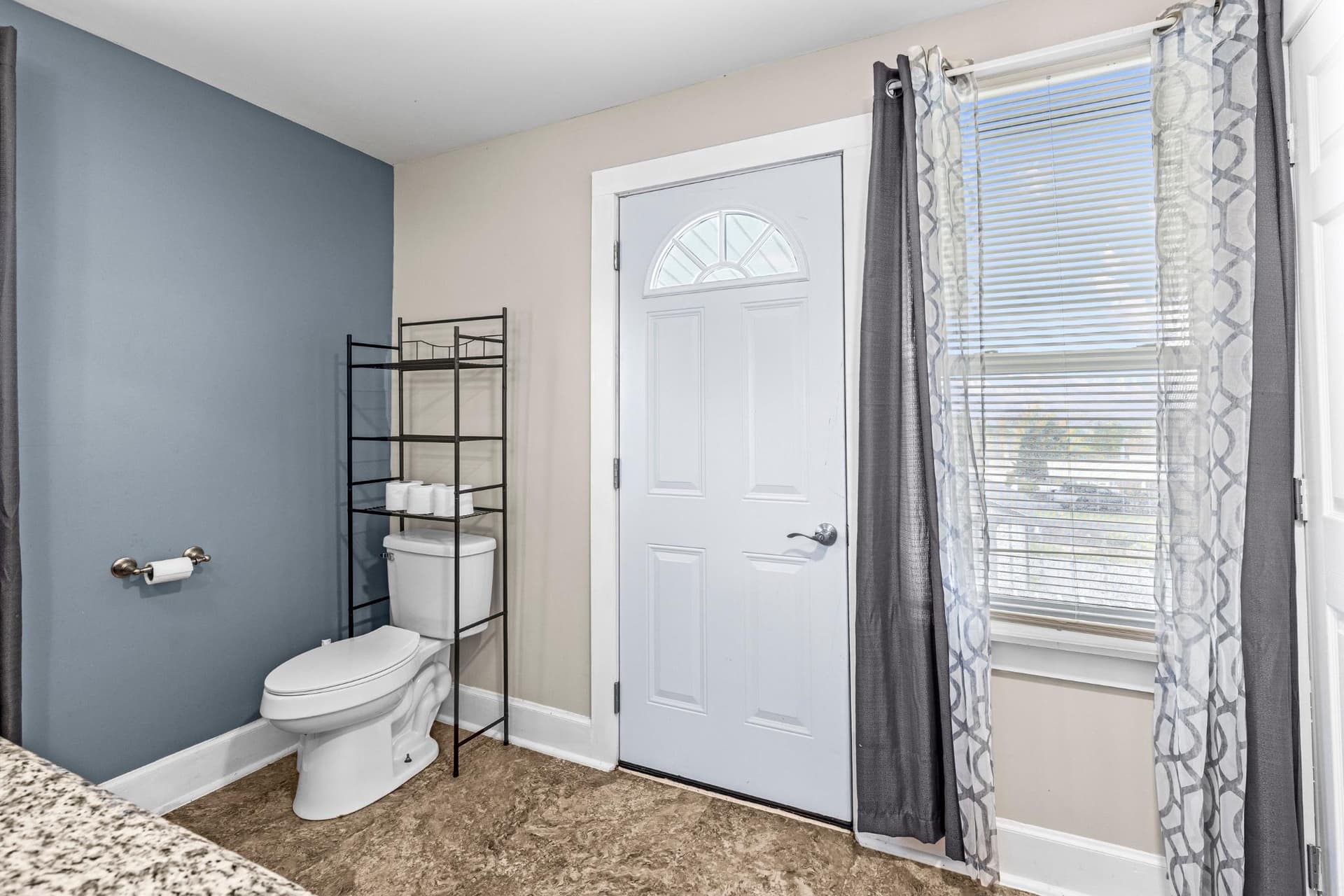 250 E Jackson Street photo 16