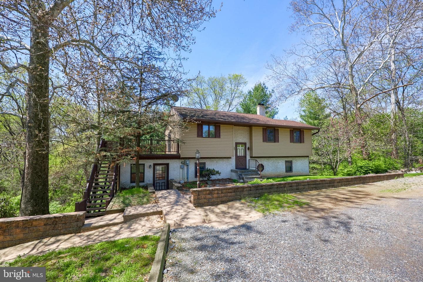 242 Skyview Lane photo 1