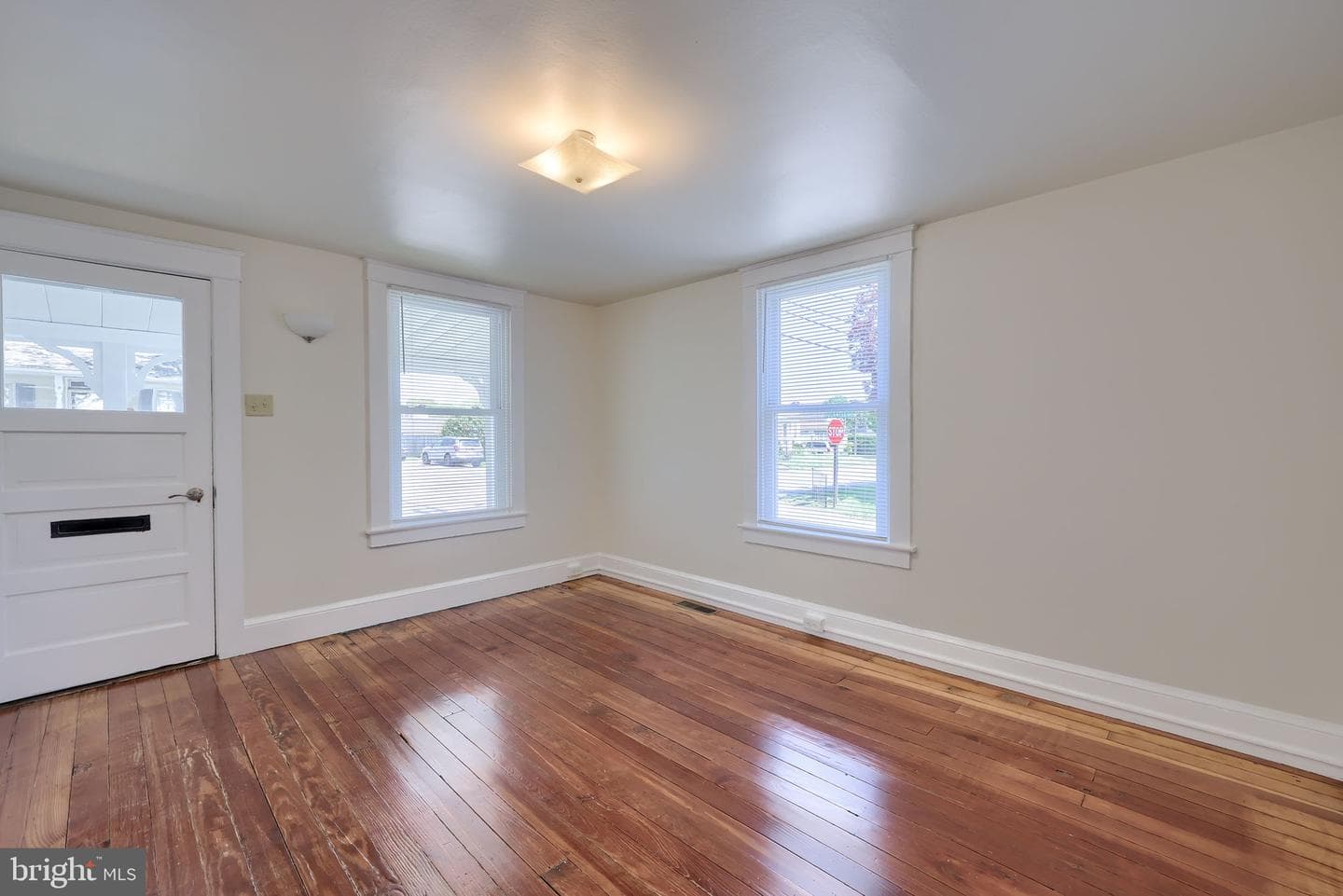 1746 Temple Avenue photo 19