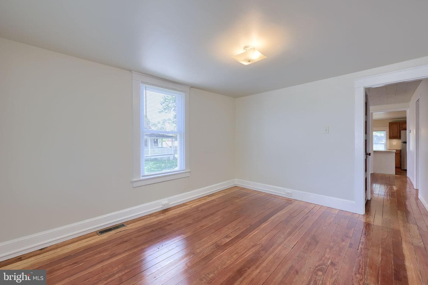 1746 Temple Avenue photo 22