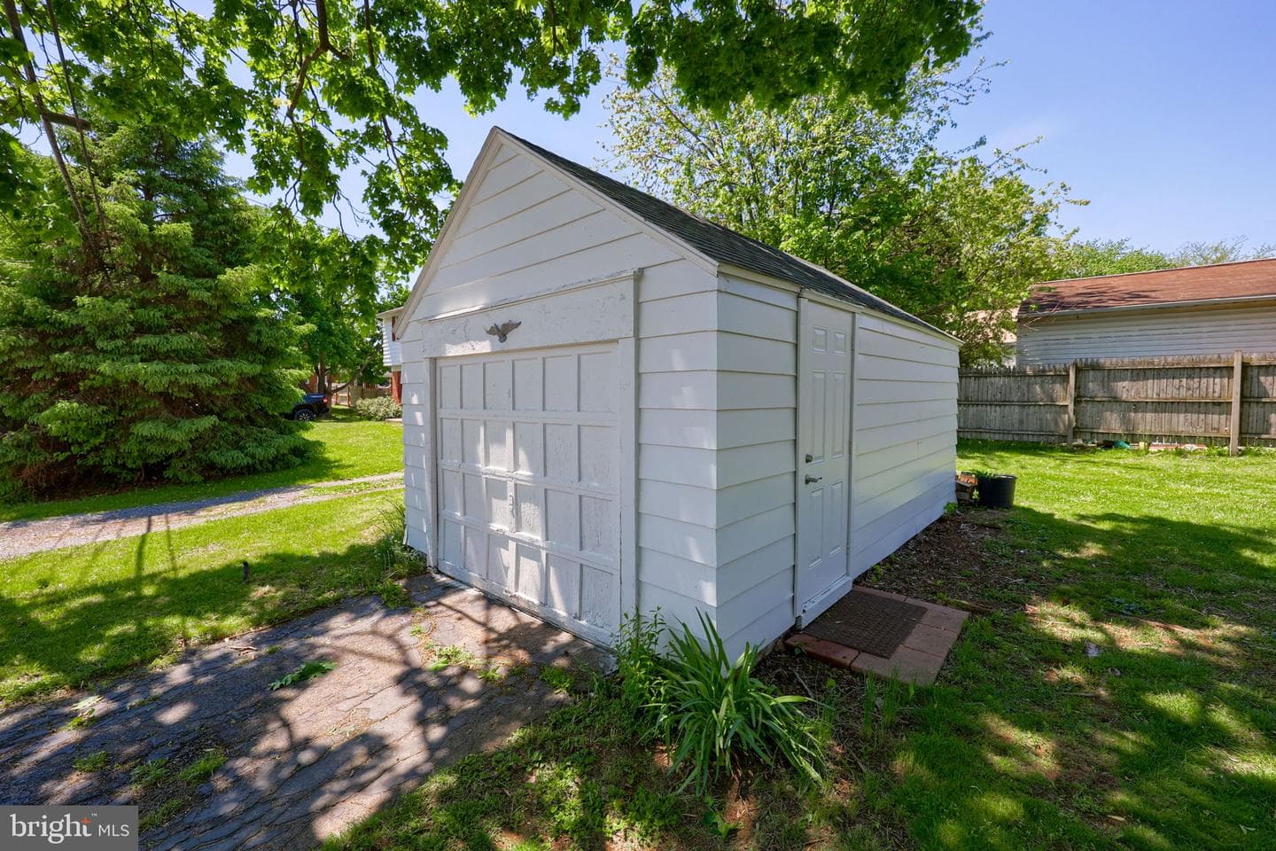 1746 Temple Avenue photo 34
