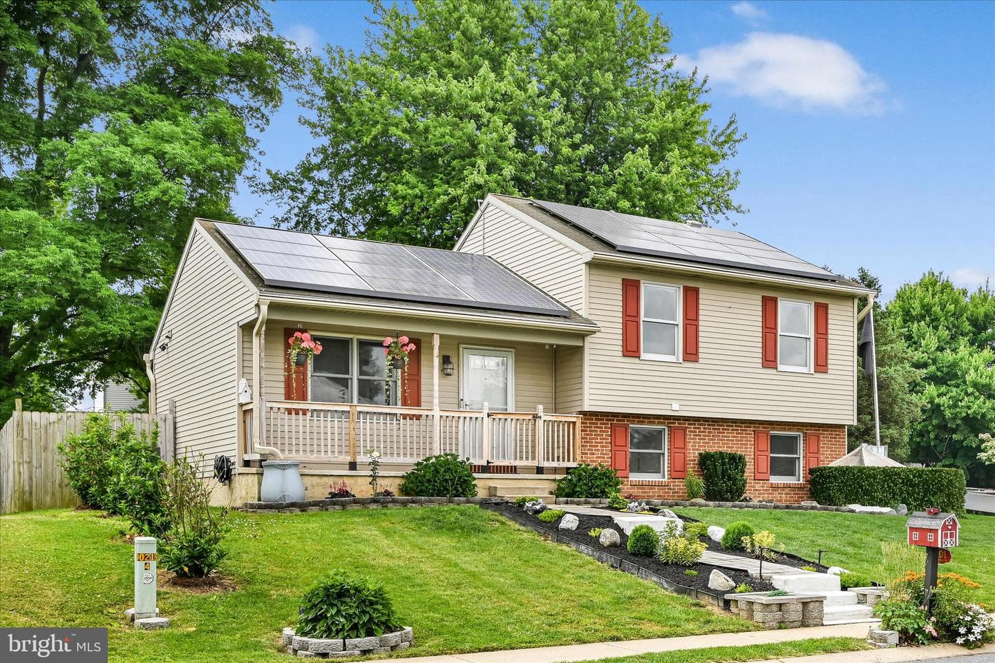 101 Foxchase Drive photo 1