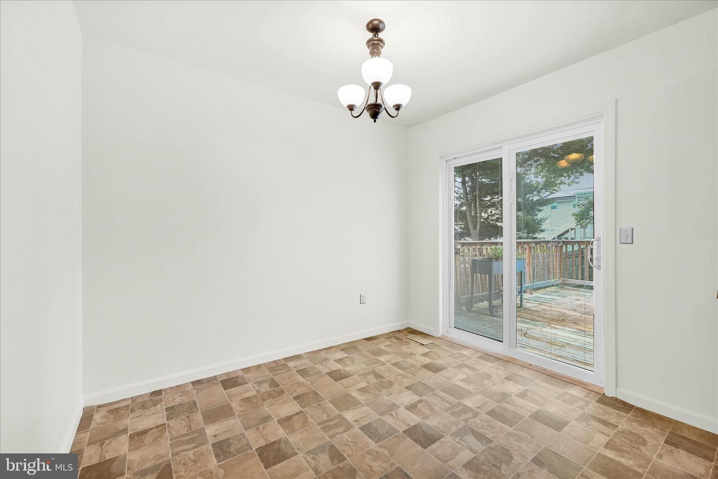 101 Foxchase Drive photo 12