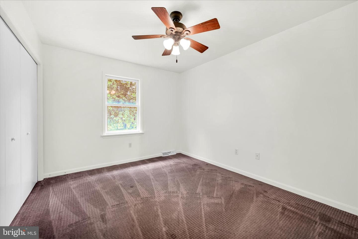 101 Foxchase Drive photo 17