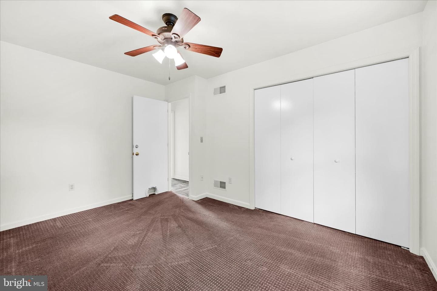 101 Foxchase Drive photo 18