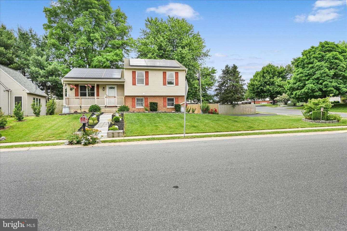 101 Foxchase Drive photo 3