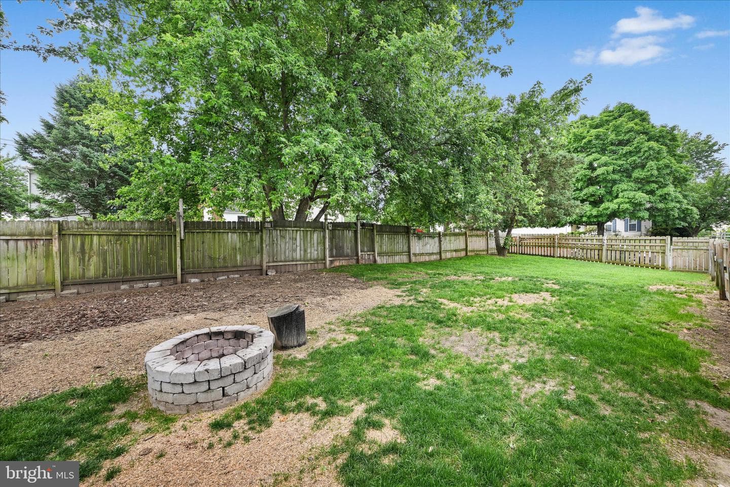 101 Foxchase Drive photo 32