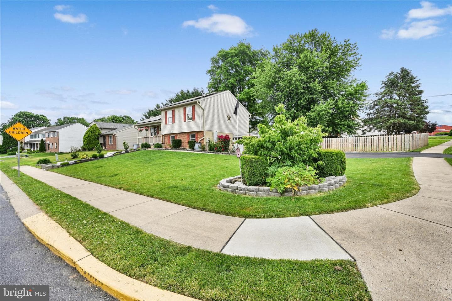 101 Foxchase Drive photo 6