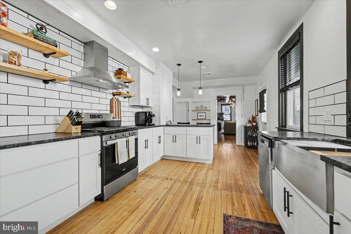 327 E Chestnut Street photo 15