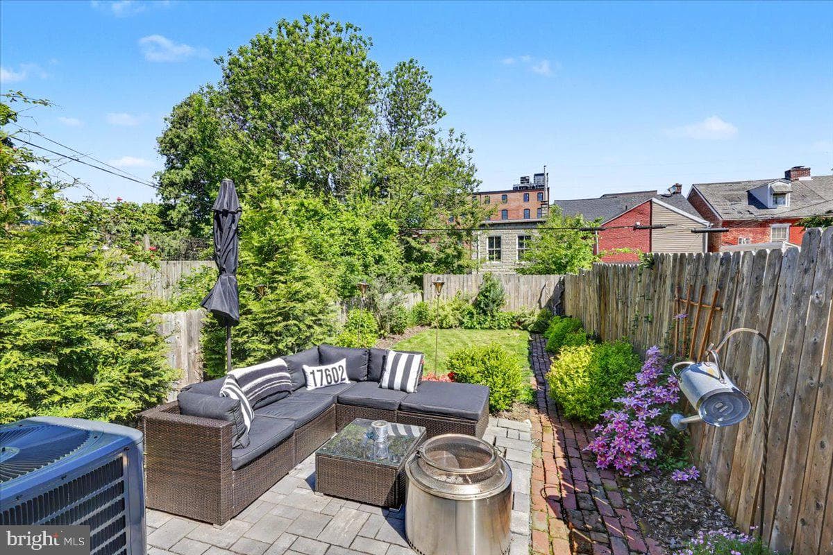 327 E Chestnut Street photo 28