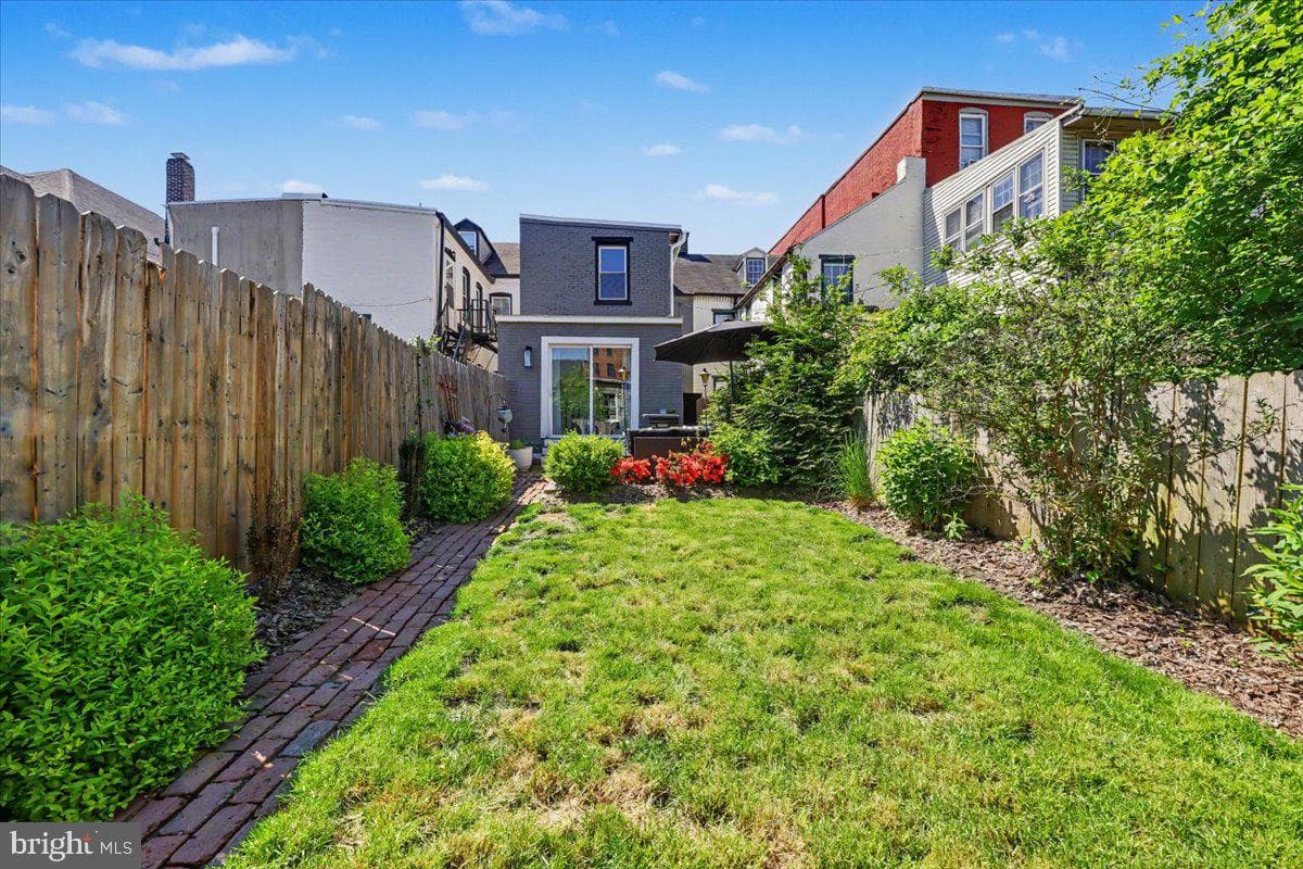 327 E Chestnut Street photo 30