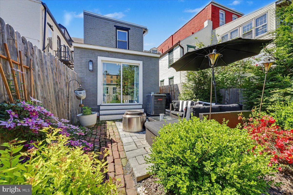 327 E Chestnut Street photo 31