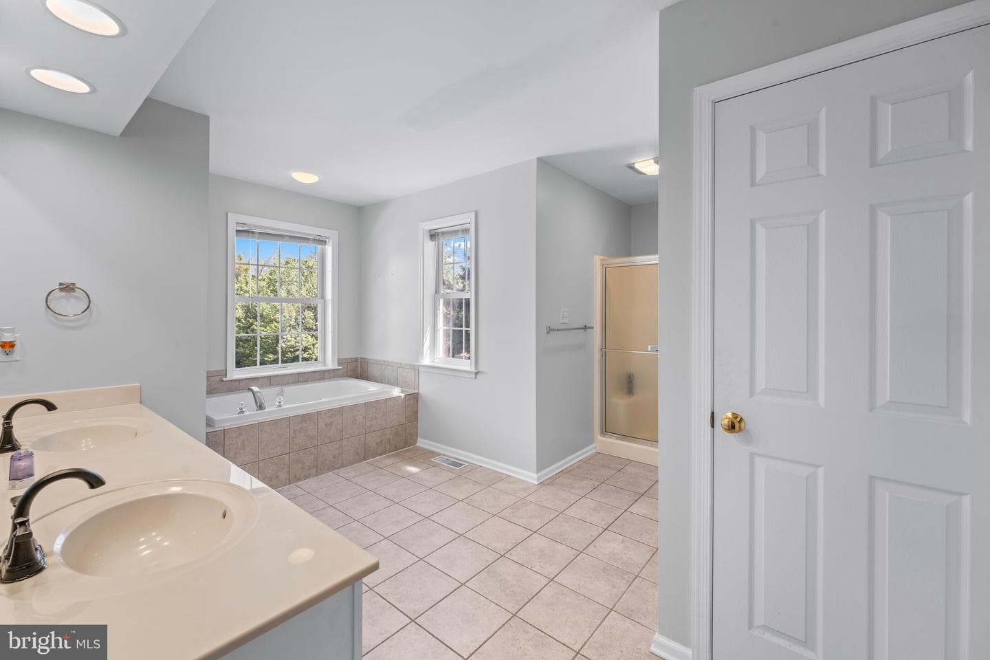 271 Squire Ln photo 17