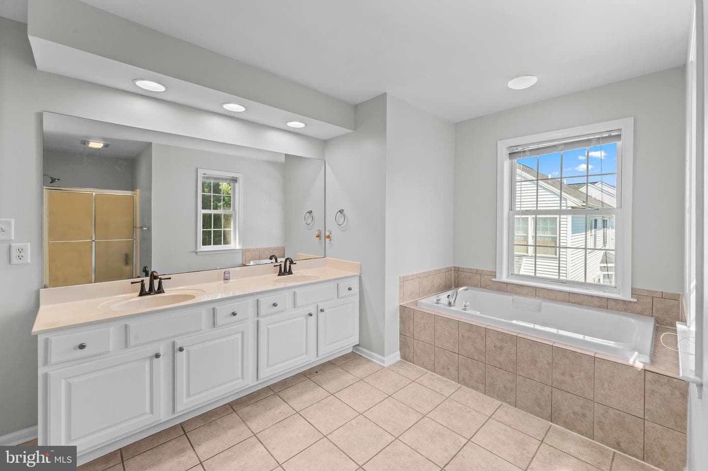 271 Squire Ln photo 18