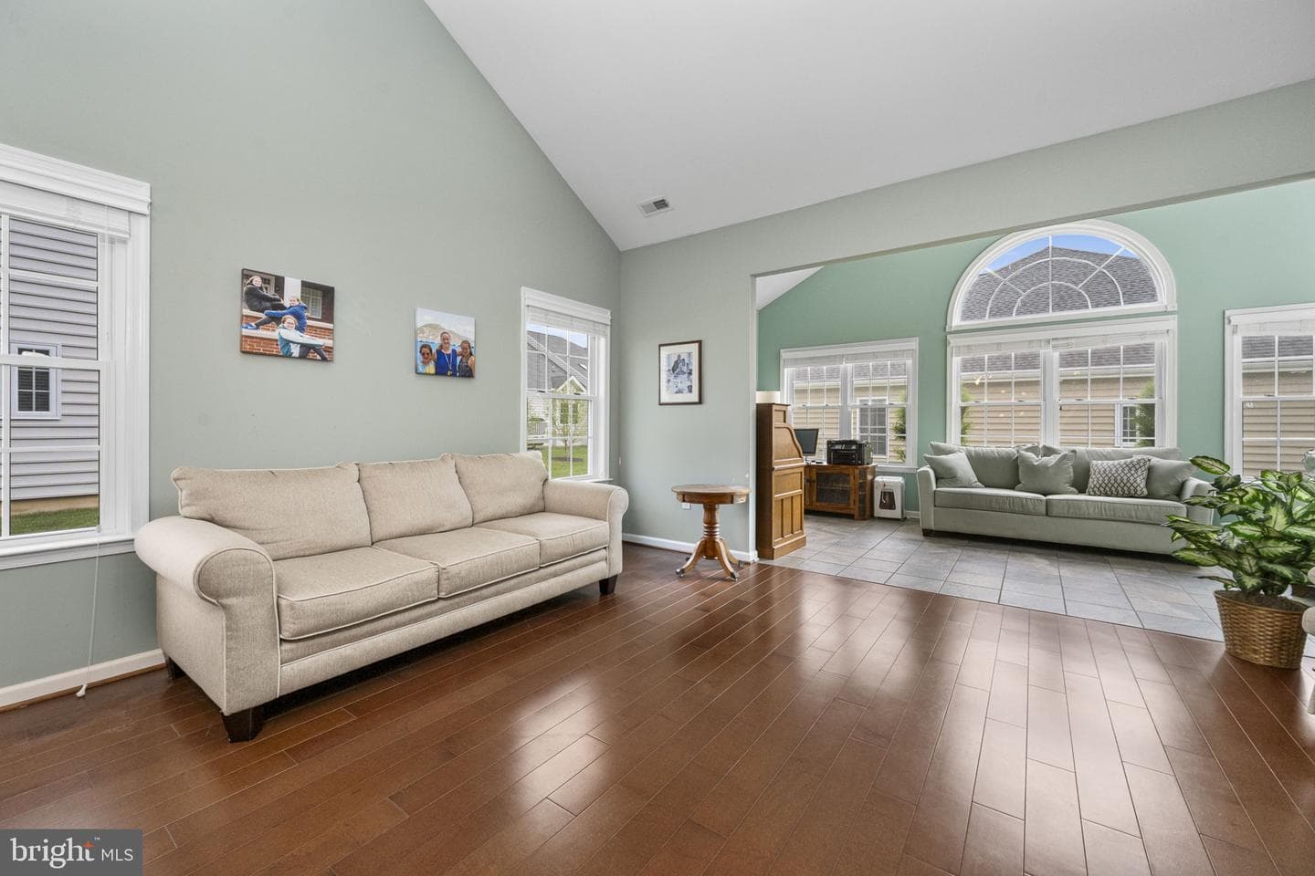 1022 Glory Way photo 3
