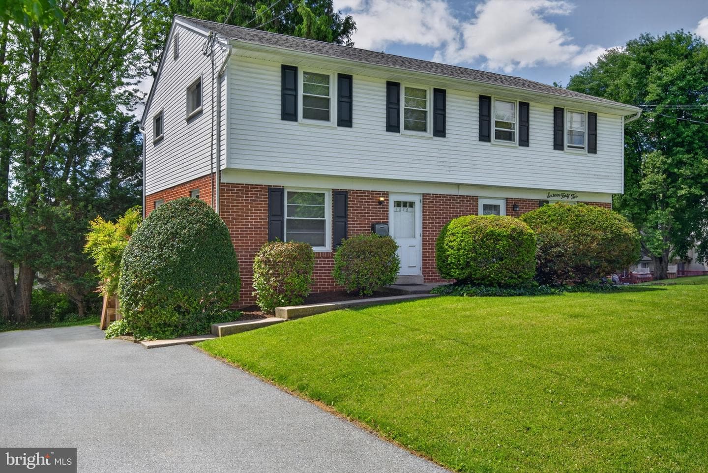 1638 Temple Avenue photo 2