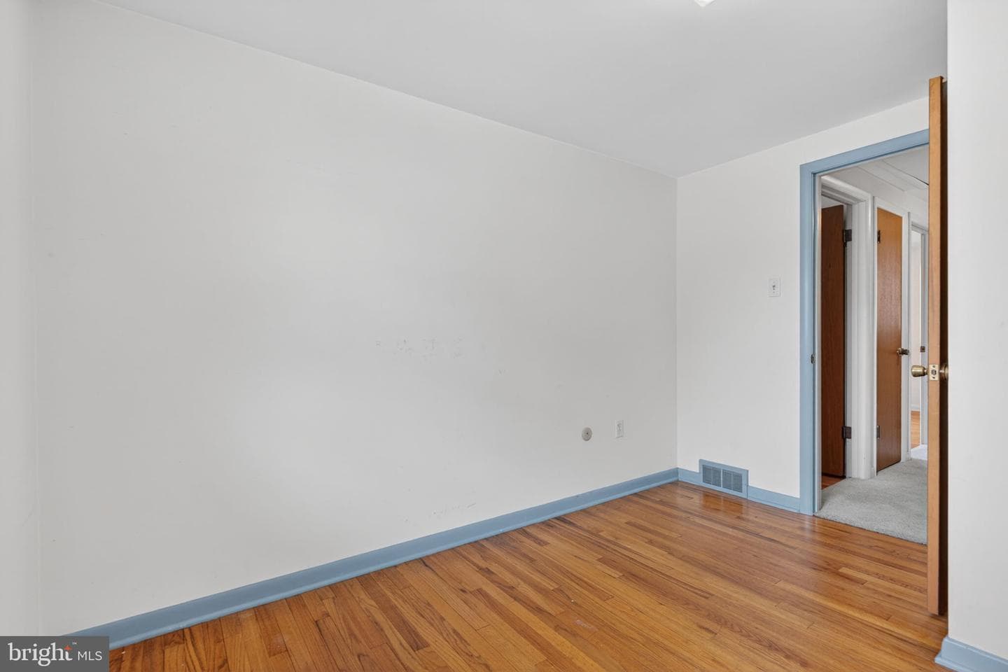 1638 Temple Avenue photo 23