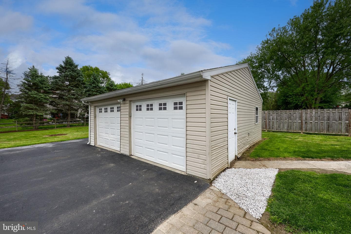 1074 Hearthstone Road photo 39