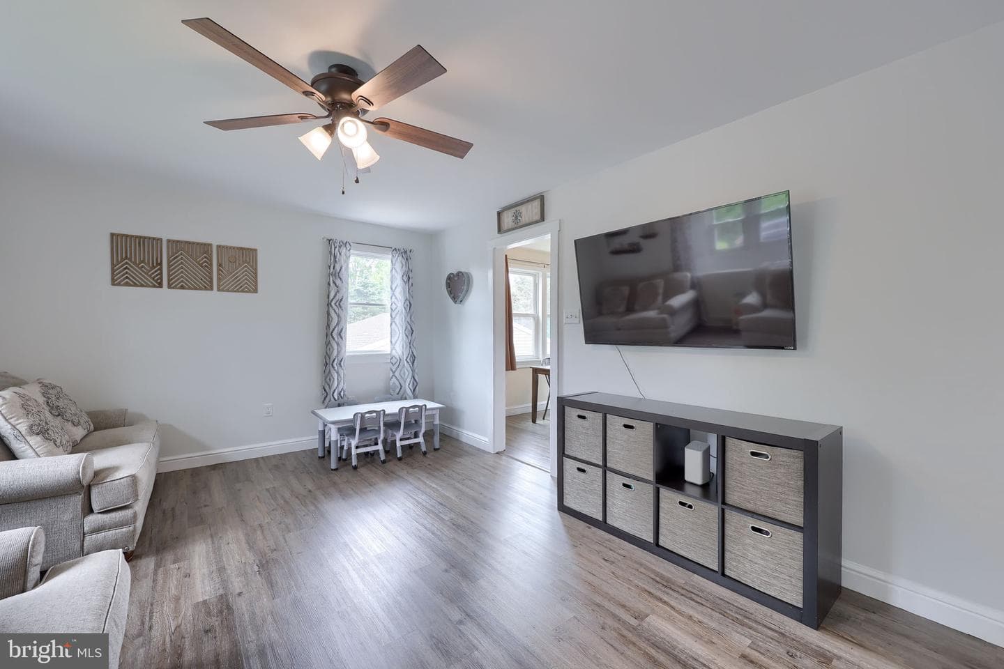 1074 Hearthstone Road photo 4