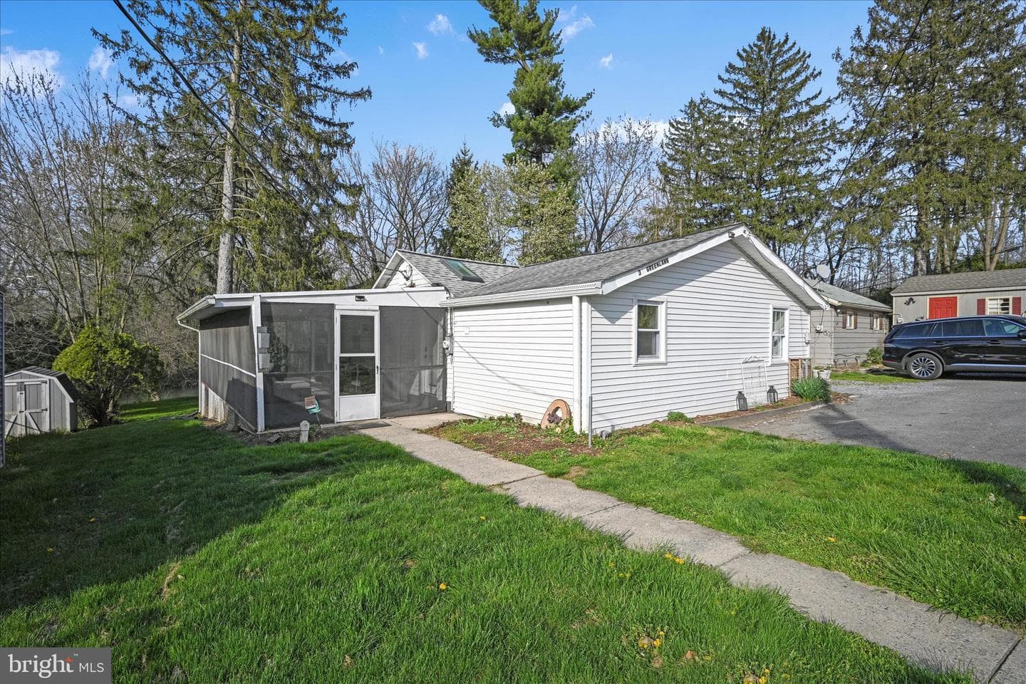3 Greenlawn Drive photo 2