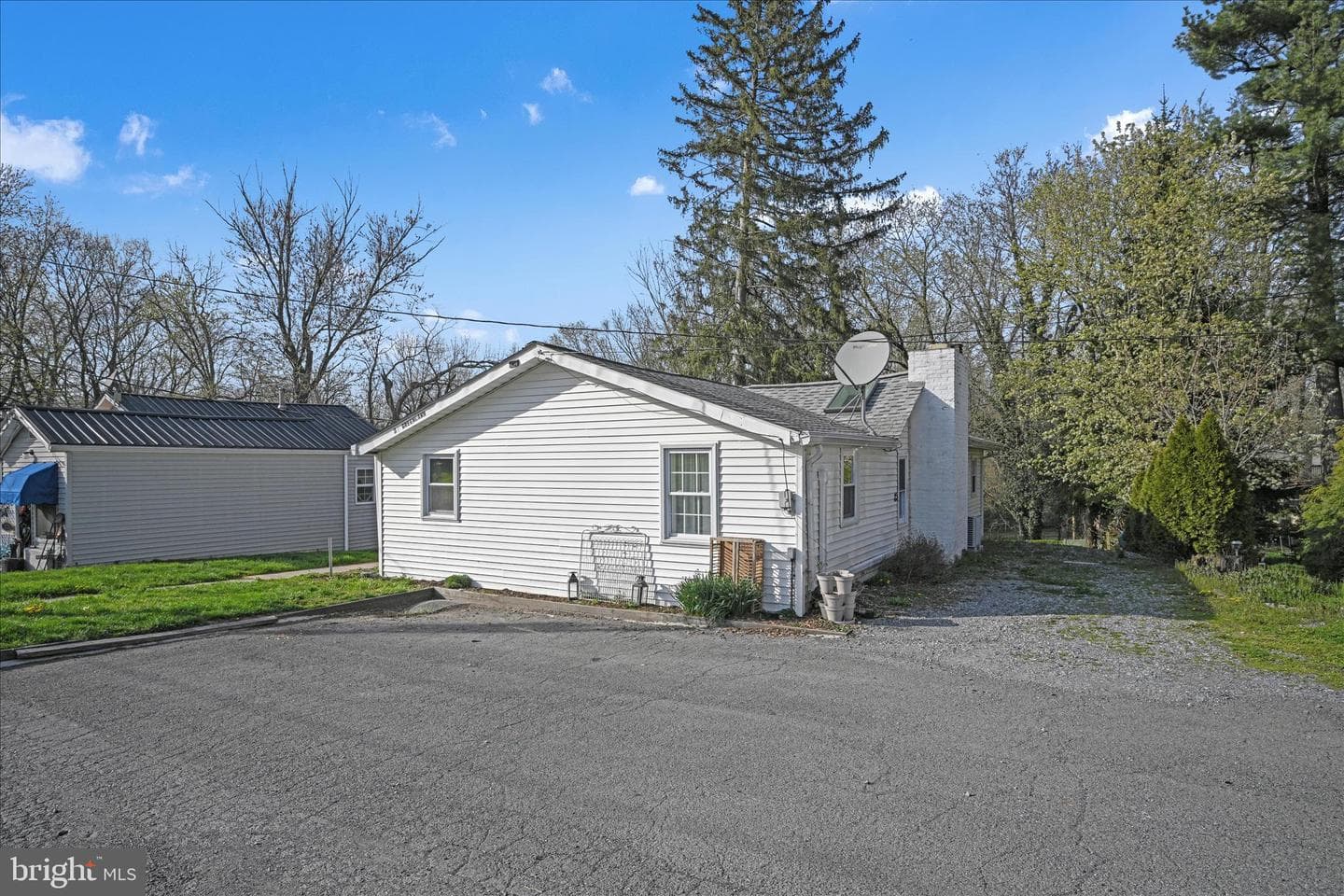 3 Greenlawn Drive photo 4