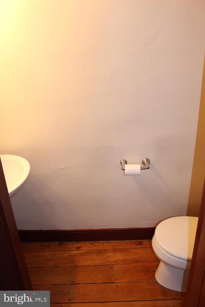 110 E Market Street photo 26