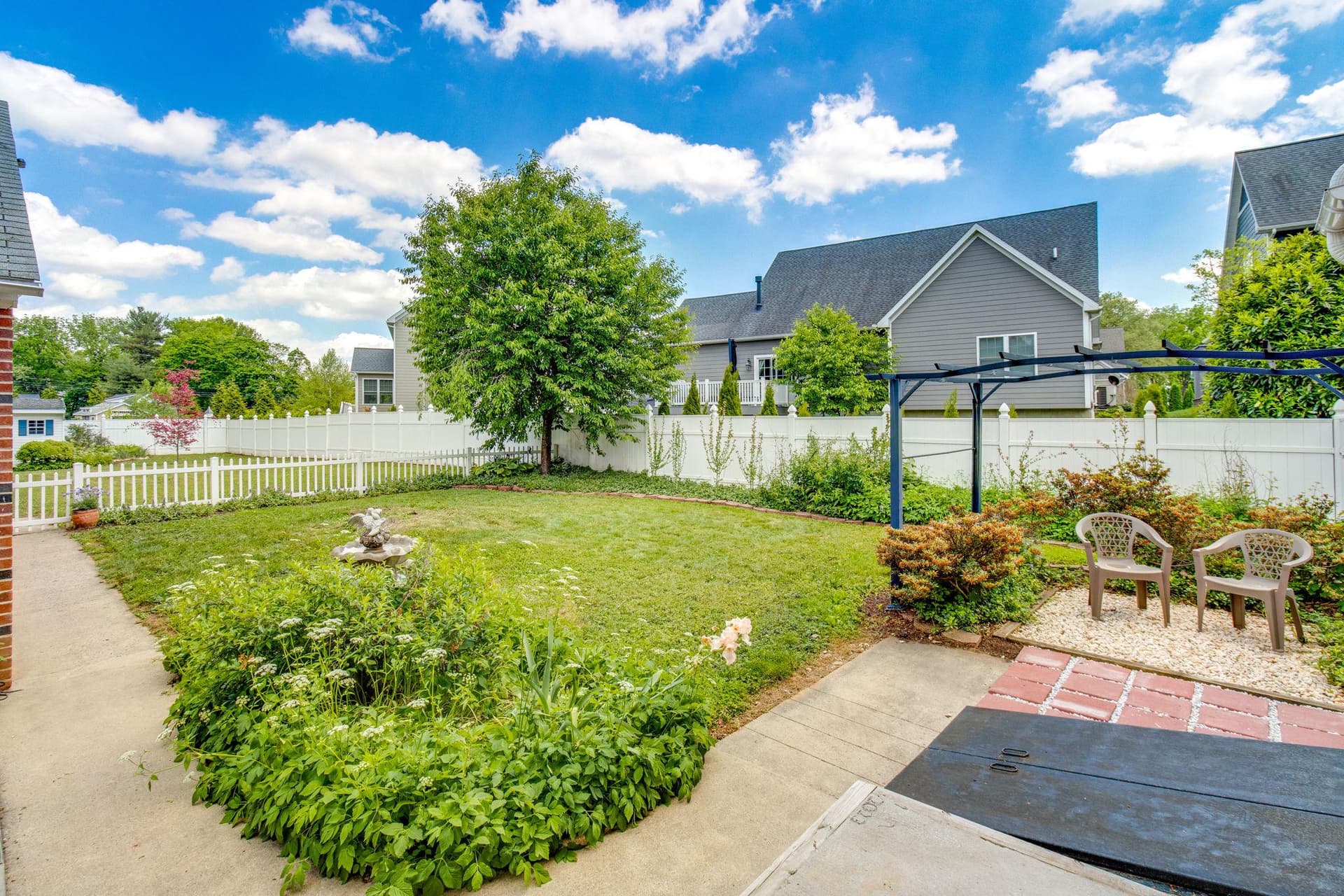 1571 Hillcrest Avenue photo 30