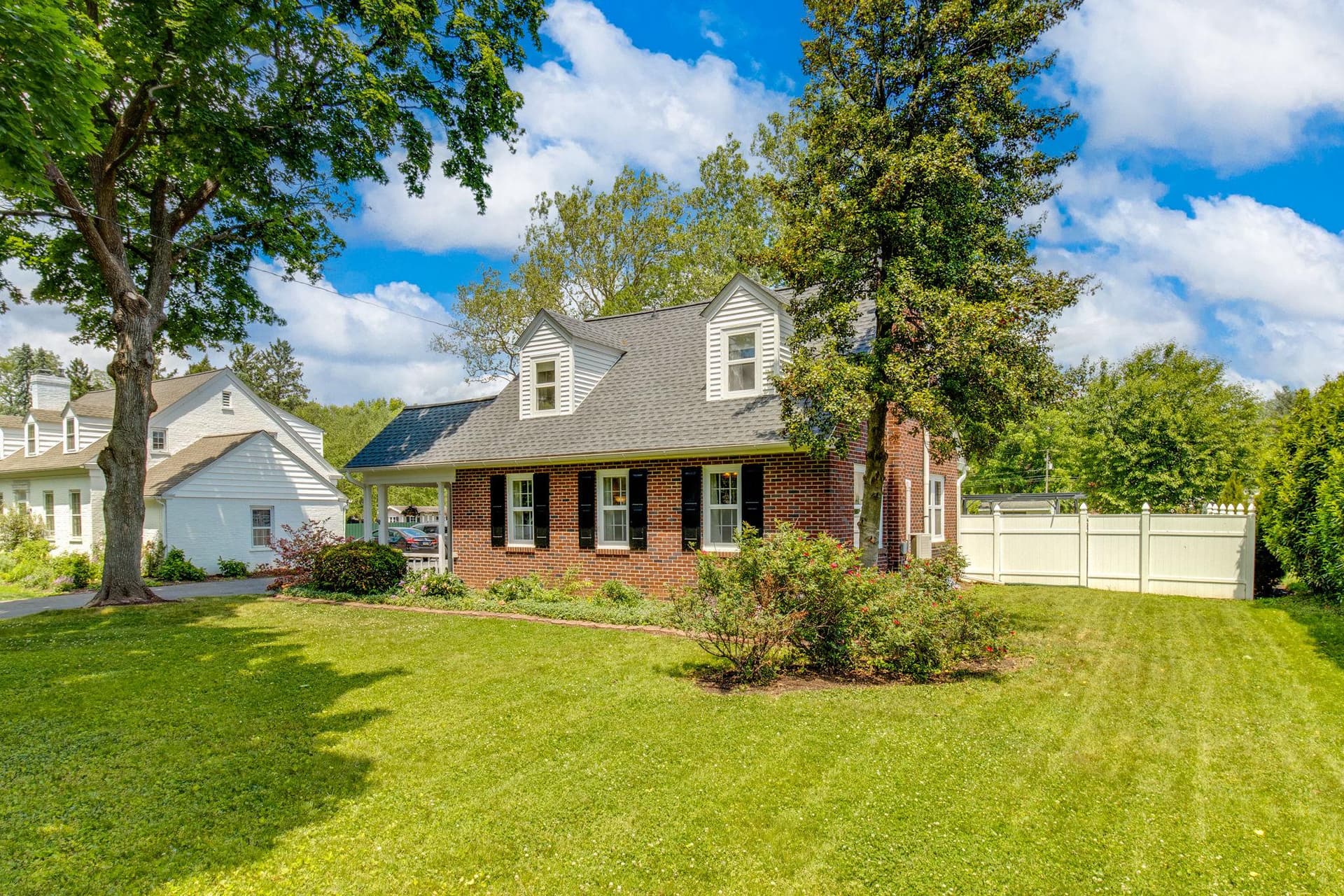 1571 Hillcrest Avenue photo 7