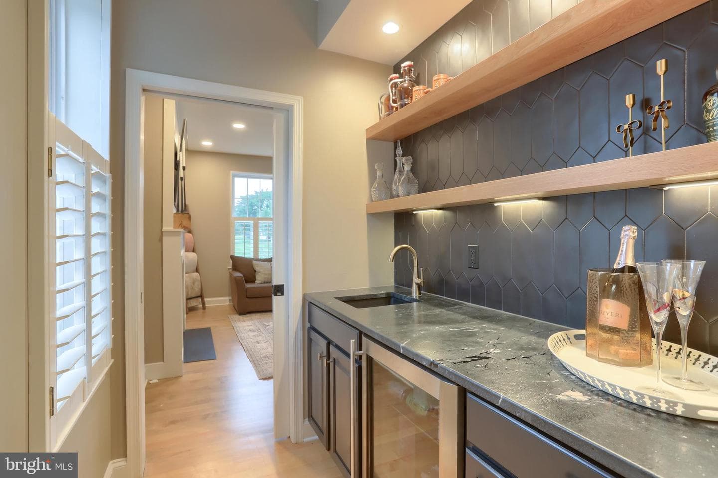 1017 Sloan Street photo 10