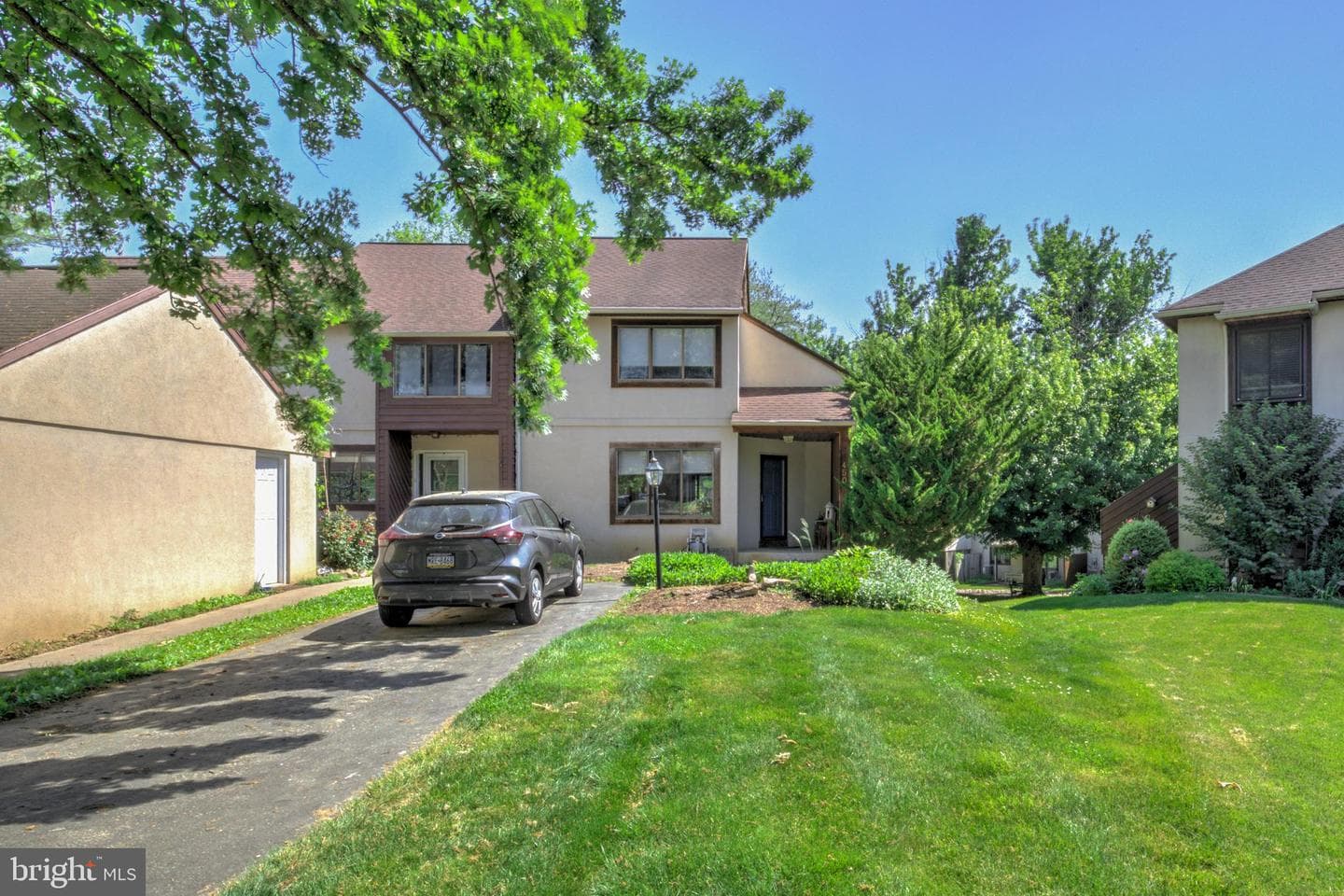 450 Stonegate Court photo 2
