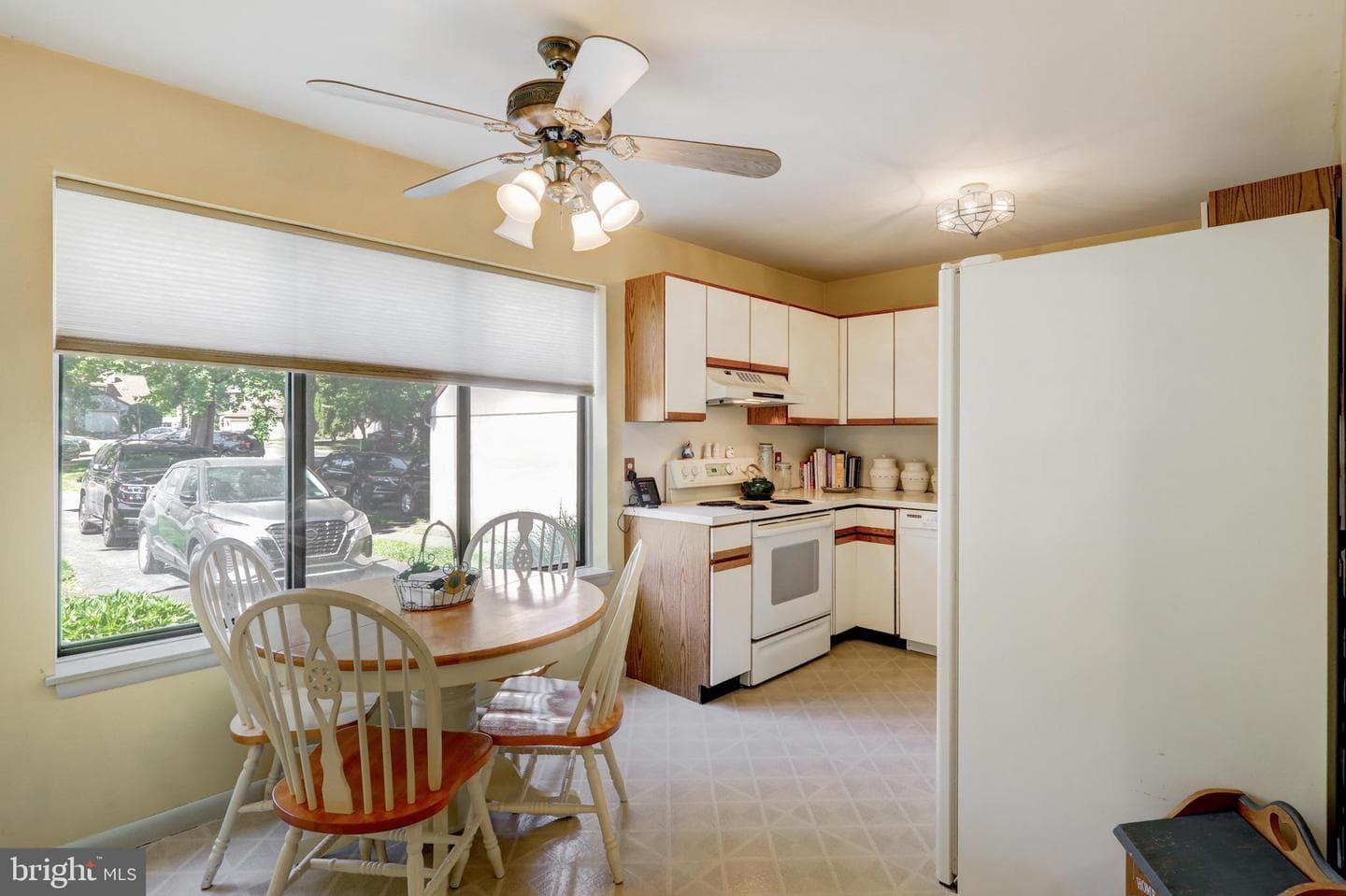 450 Stonegate Court photo 23