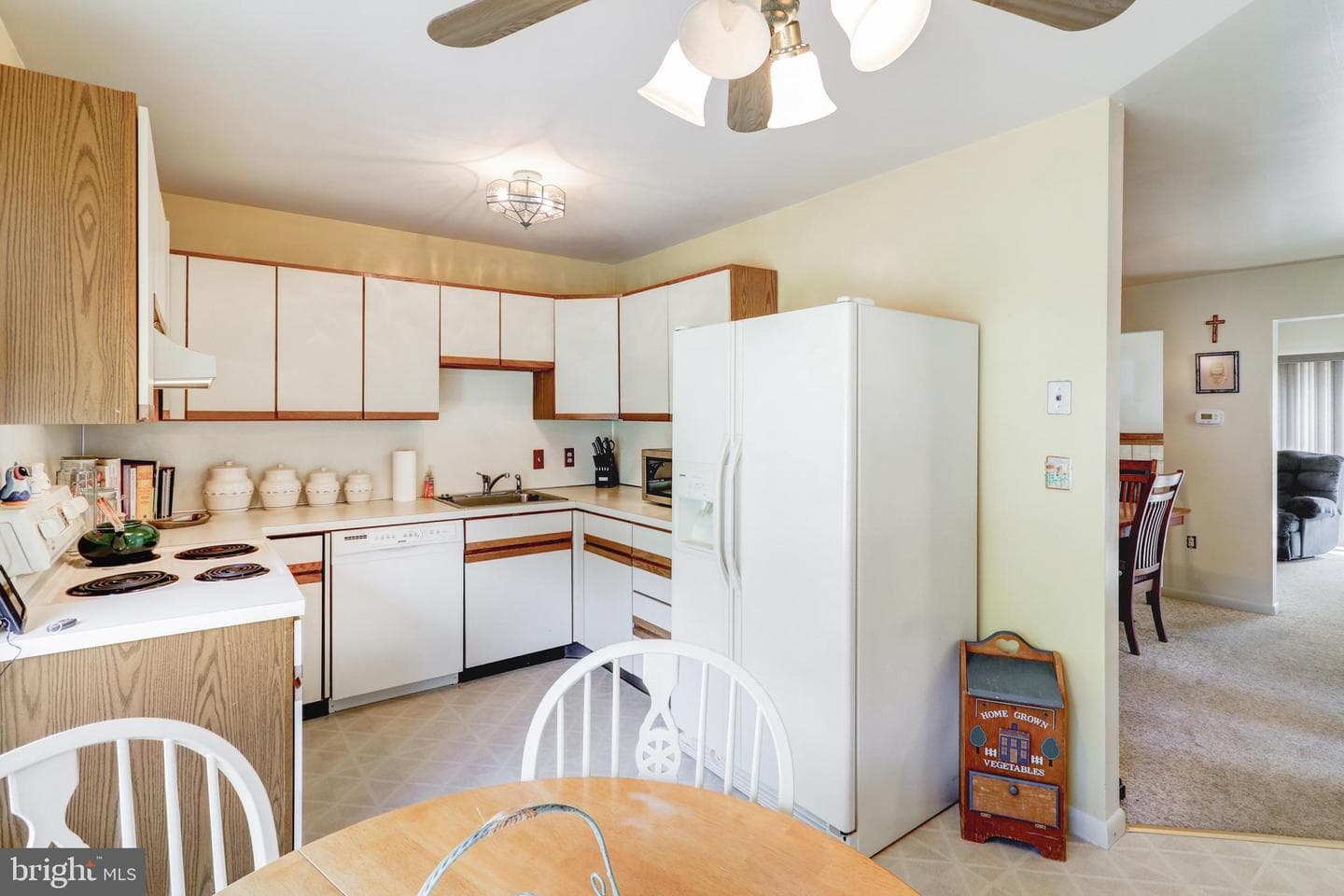 450 Stonegate Court photo 29