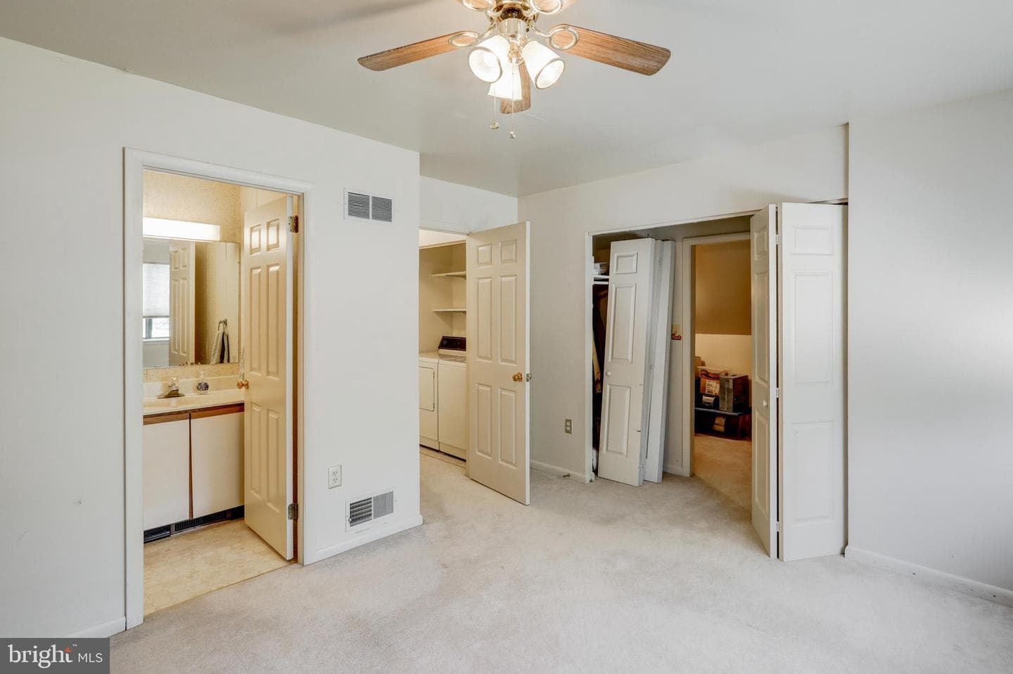 450 Stonegate Court photo 37