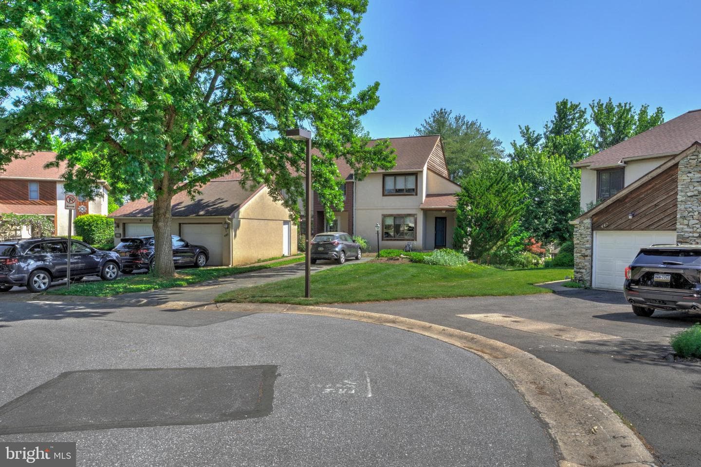 450 Stonegate Court photo 5