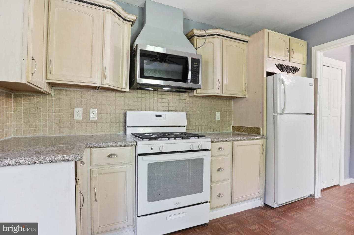 323 E Orange Street photo 10