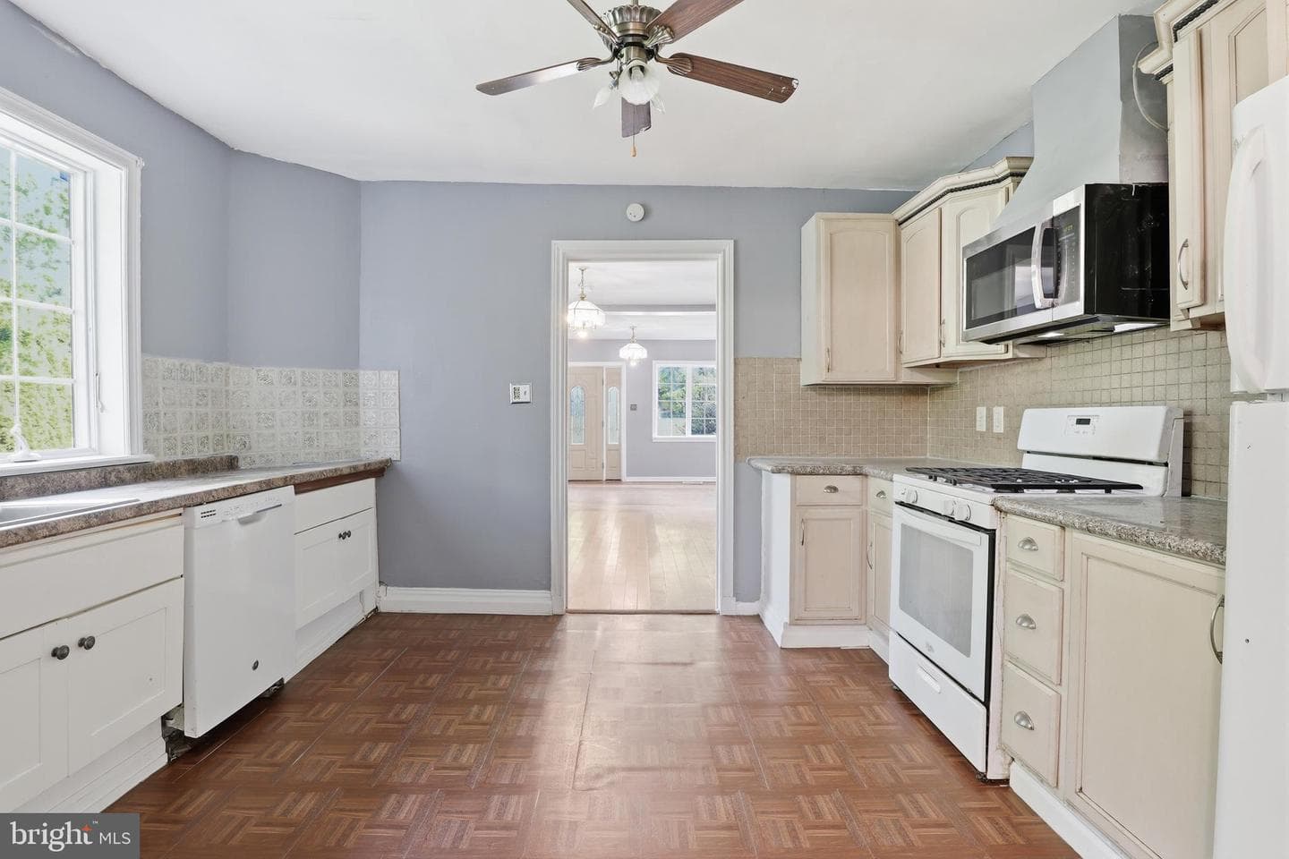 323 E Orange Street photo 12