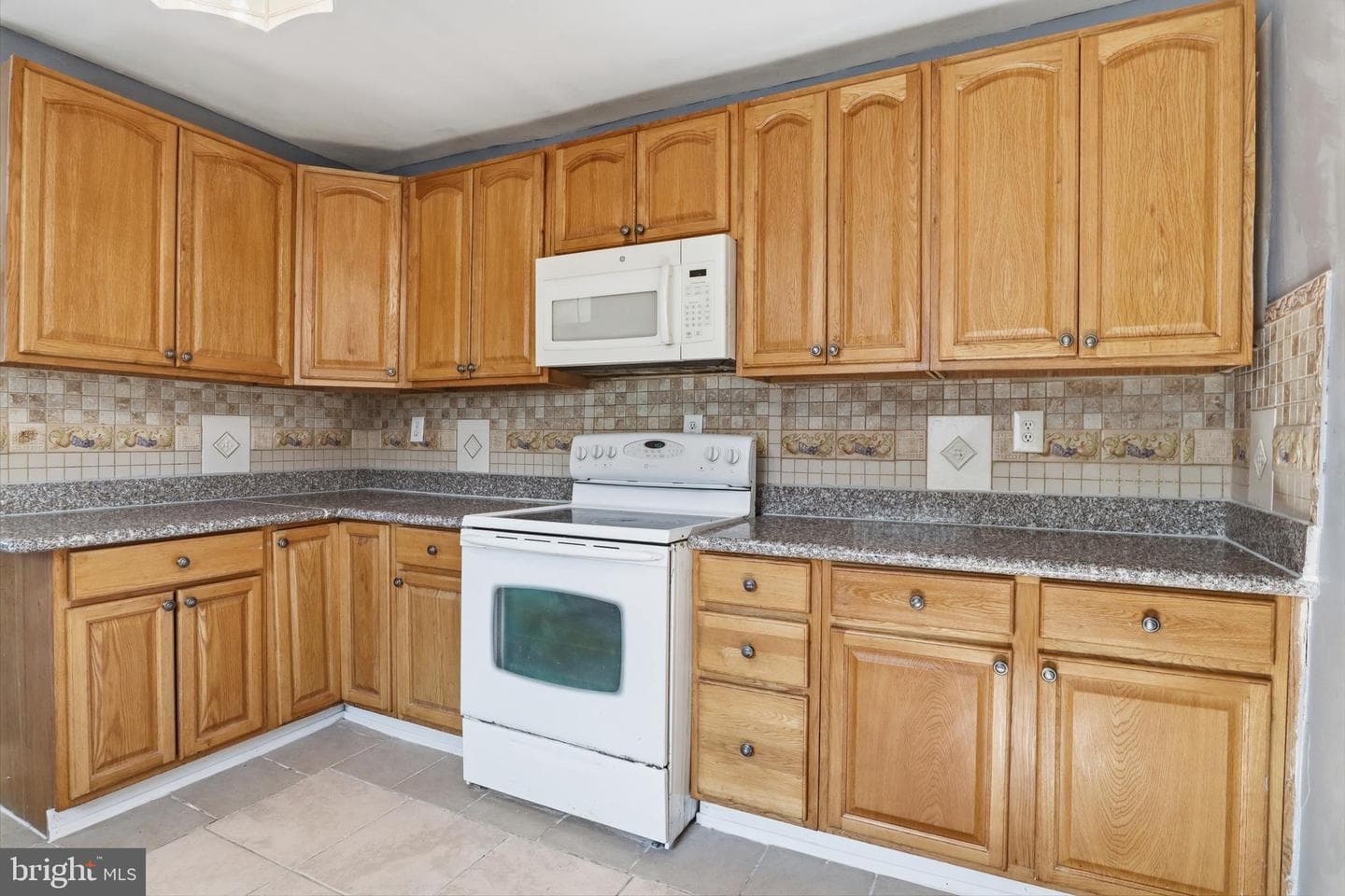 323 E Orange Street photo 38