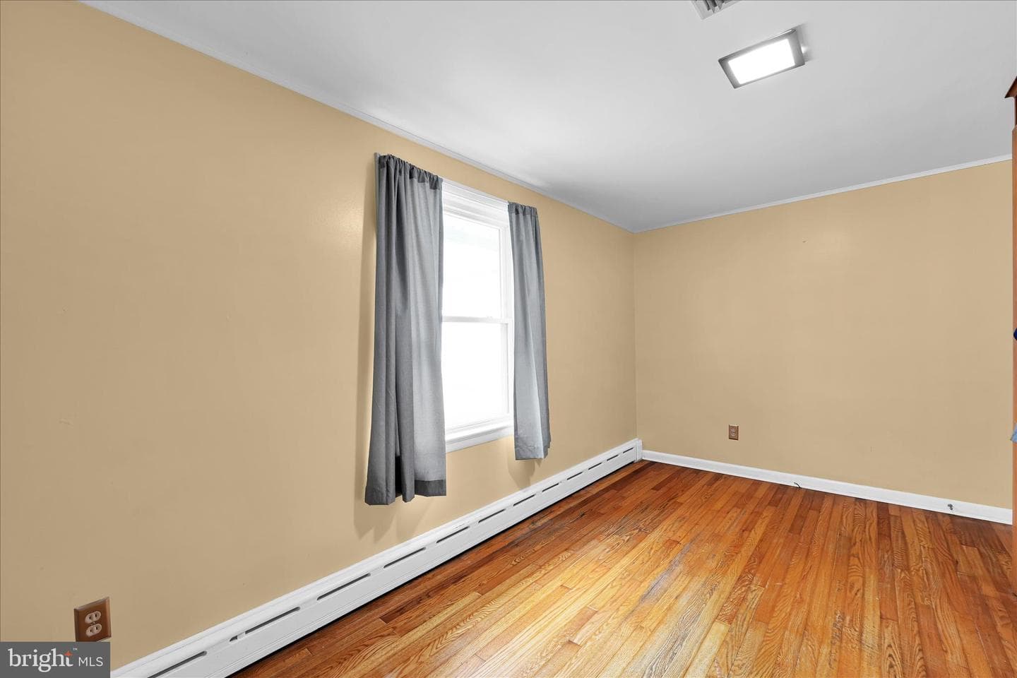 106 E Second Avenue photo 29