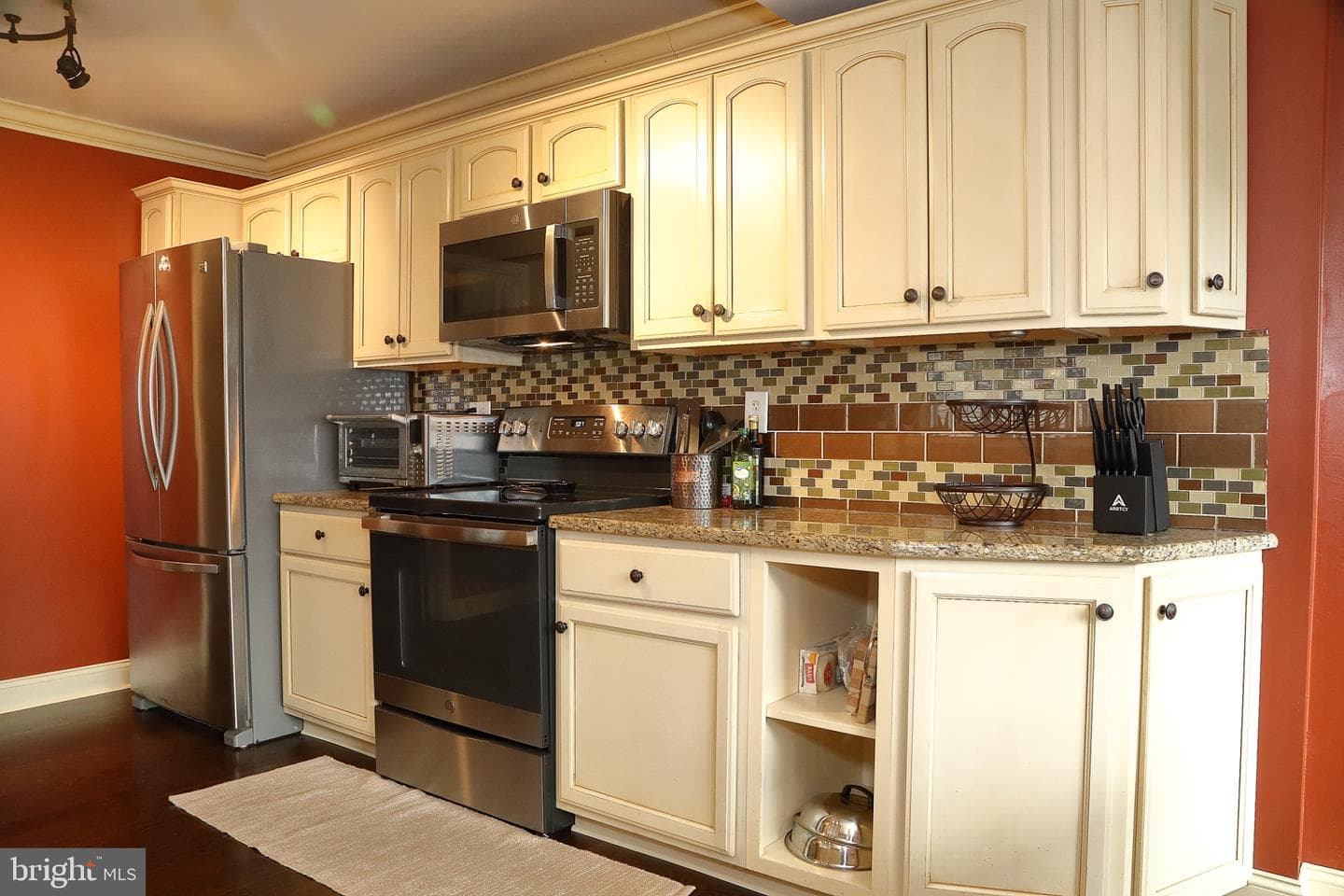 113 E Franklin Street photo 48