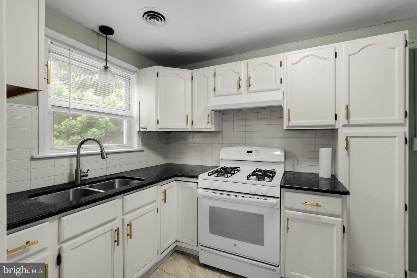 61 Hershey Avenue photo 9
