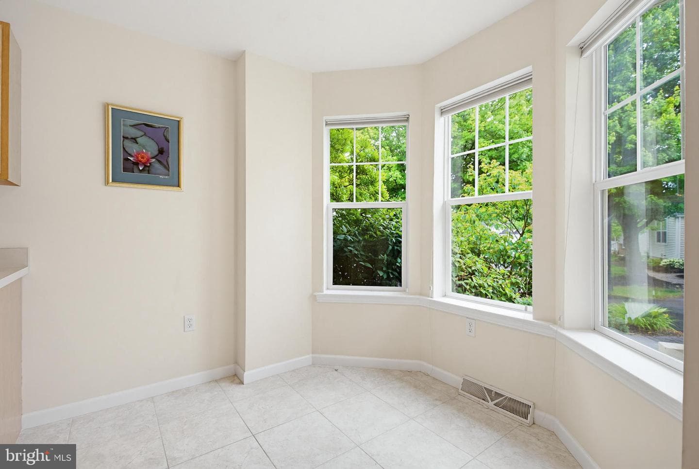 1037 Kent Garden photo 22