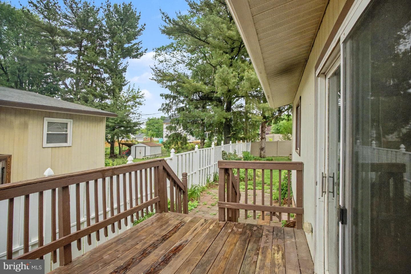 541 Golden Street photo 26