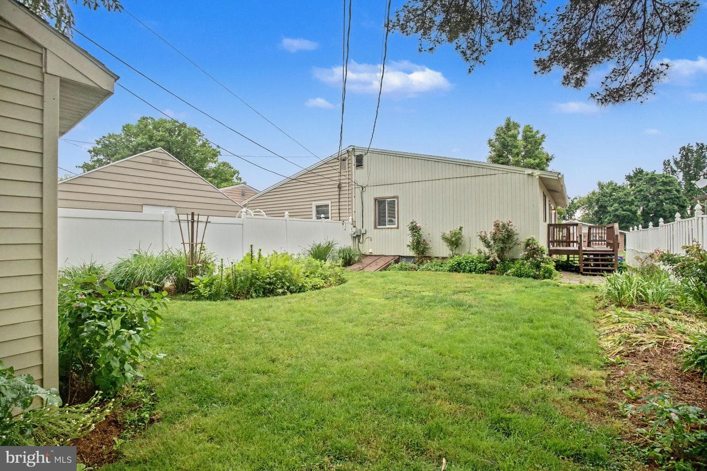 541 Golden Street photo 27
