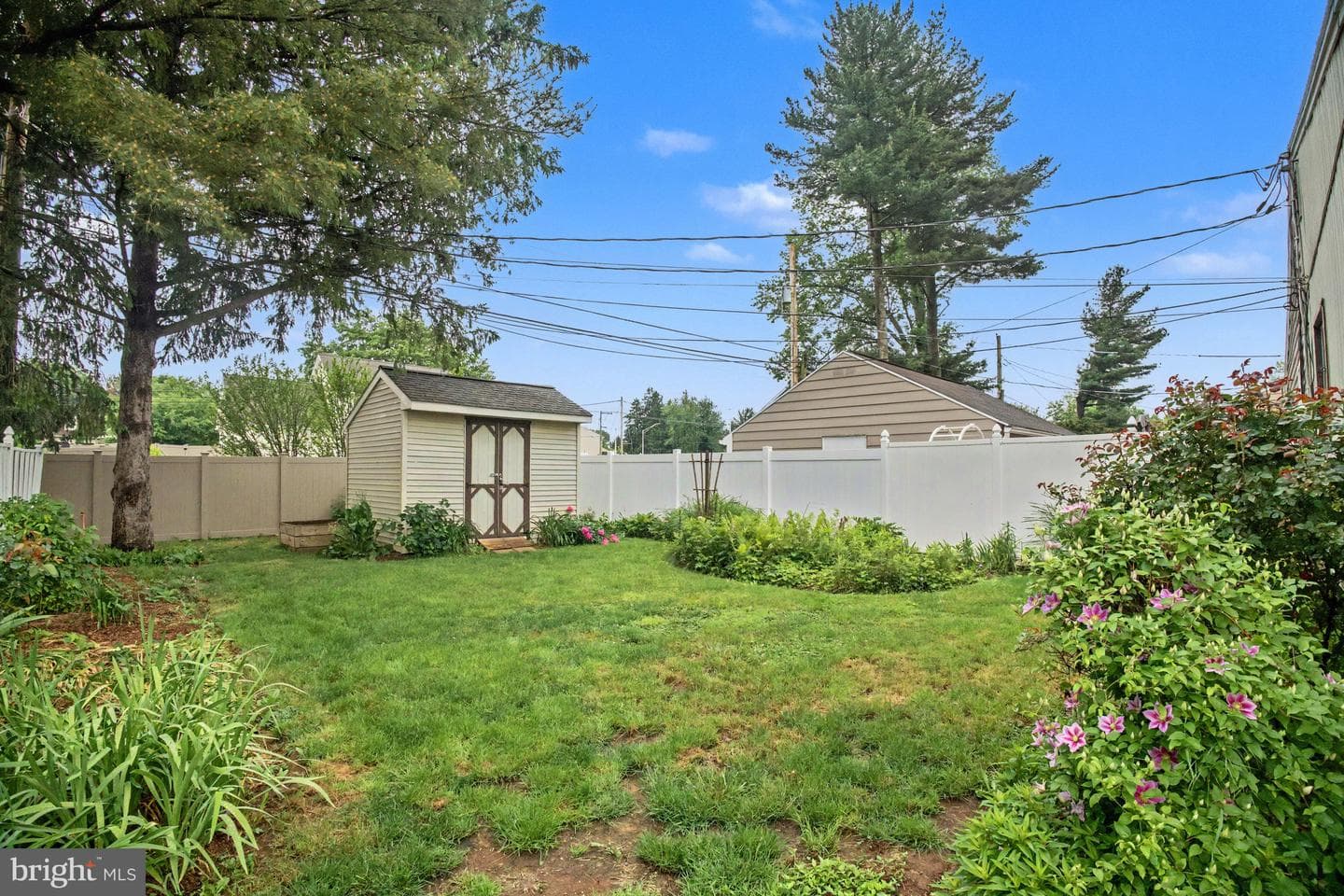 541 Golden Street photo 28