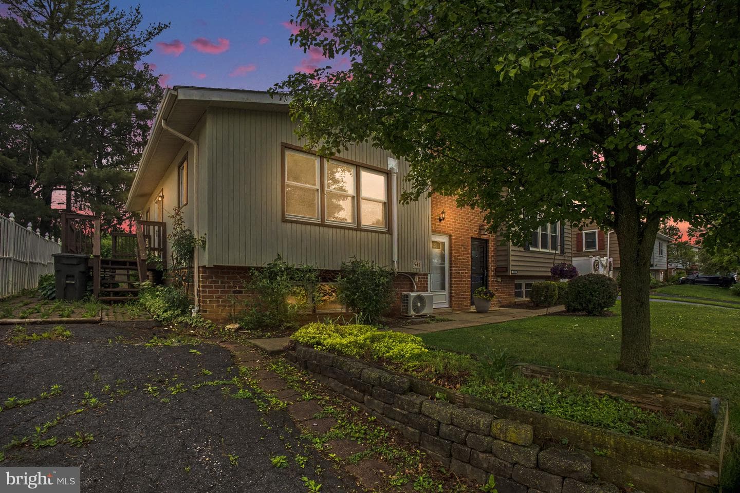 541 Golden Street photo 3