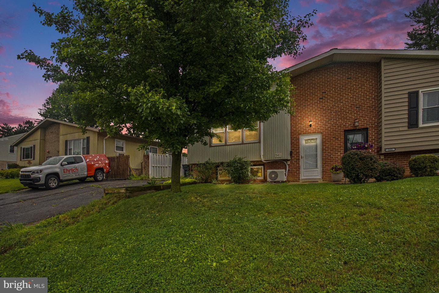 541 Golden Street photo 4