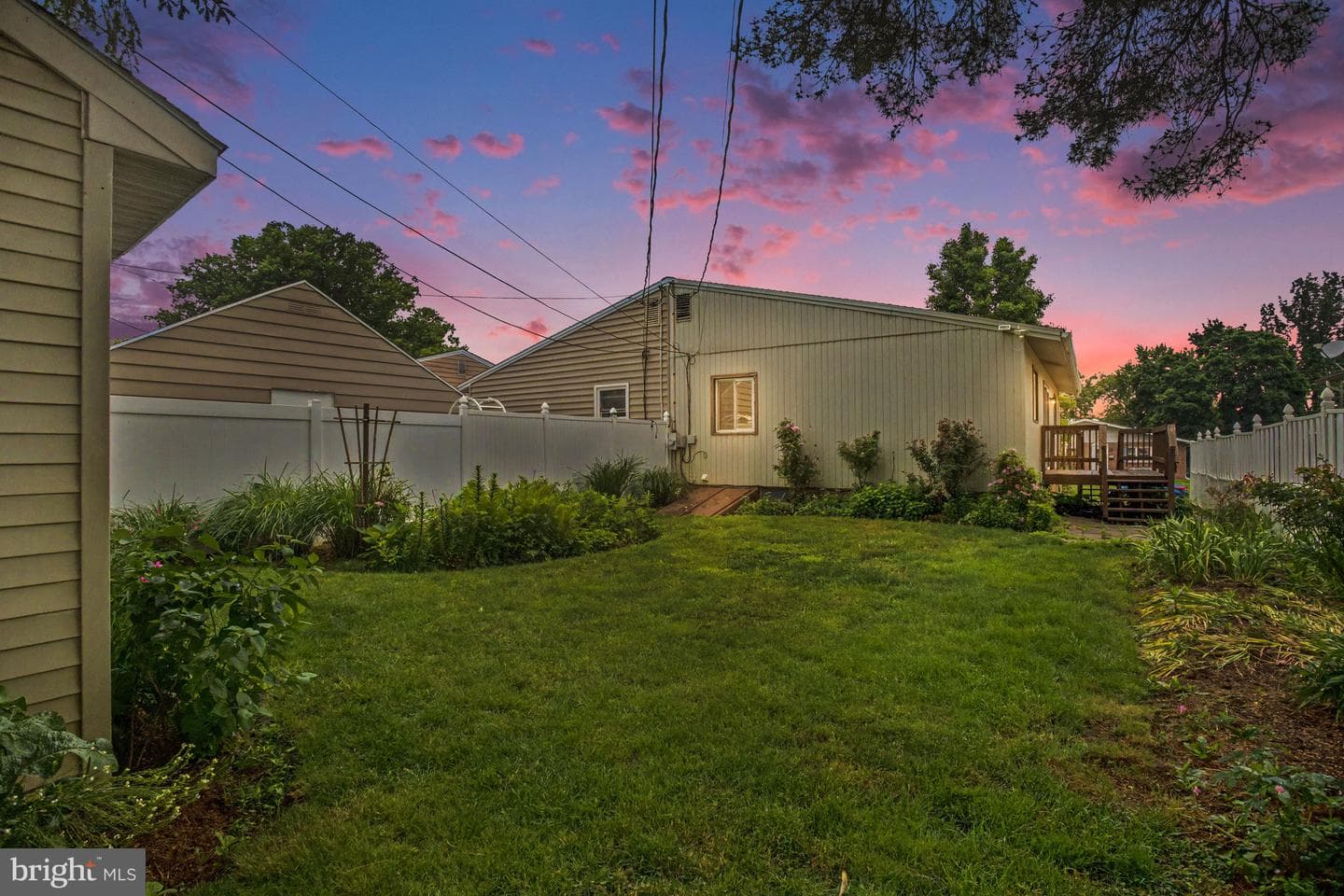 541 Golden Street photo 5