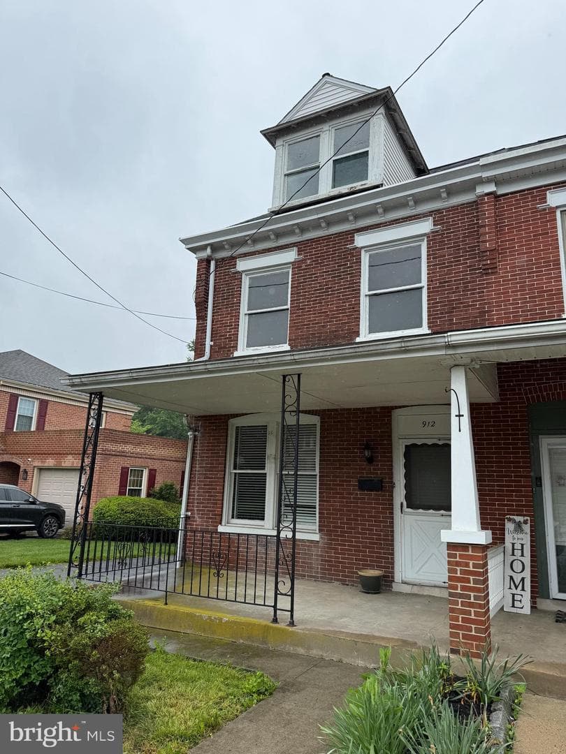 912 Locust Street photo 1